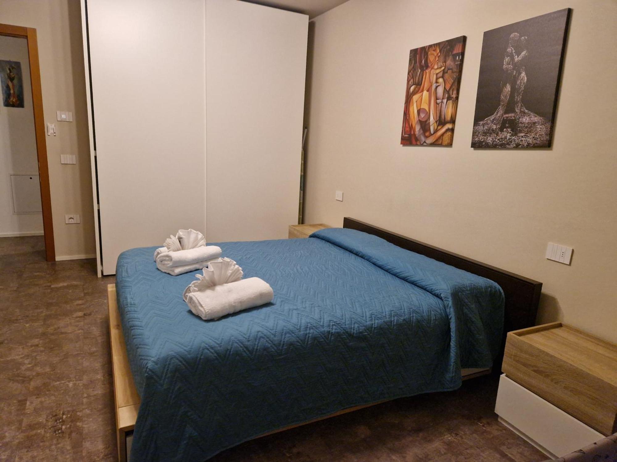 Infinite Blue Apartment ริวาเดลการ์ดา ห้อง รูปภาพ